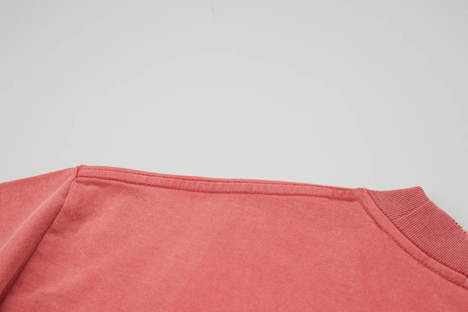 🅿️230 ✨CH✨🆕25SS spring and summer new style ✝Fresh rhinestone short sleeves Light luxury essential item for daily commuting for men and women Correct version Welcome to compare Detailed features · 280g 100% pure cotton double yarn jersey fabric · Custom dyed in the same vat, special thickened 32 count double-ply 1X1 thread · Imported Australian pearlescent diamonds✝patterns➕hardware nuts are stamped at high temperature. Ready-made garments are dyed, then faded, fried snowflakes and frayed, then washed to make them look old. General washing improves the effect · Double-needle stitching and seam-crossing process · Original main mark washed tag brand moisture-proof paper packaging Color: black/gray/orange/blue Size: S/M/L/XL